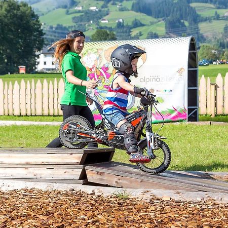 Alpina Zillertal . Family Lifestyle Kinderhotel フューゲン エクステリア 写真
