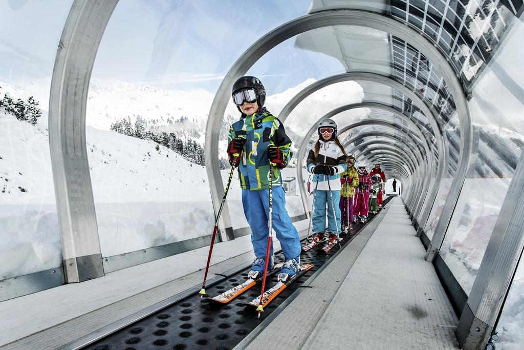 Alpina Zillertal . Family Lifestyle Kinderhotel フューゲン エクステリア 写真