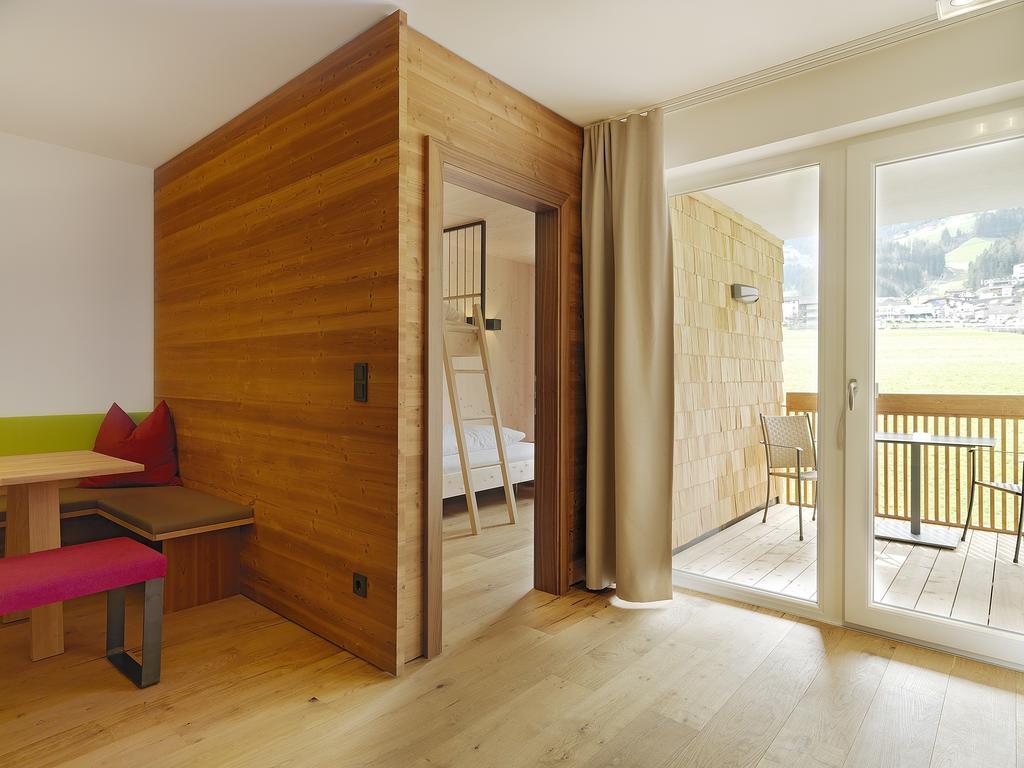 Alpina Zillertal . Family Lifestyle Kinderhotel フューゲン エクステリア 写真