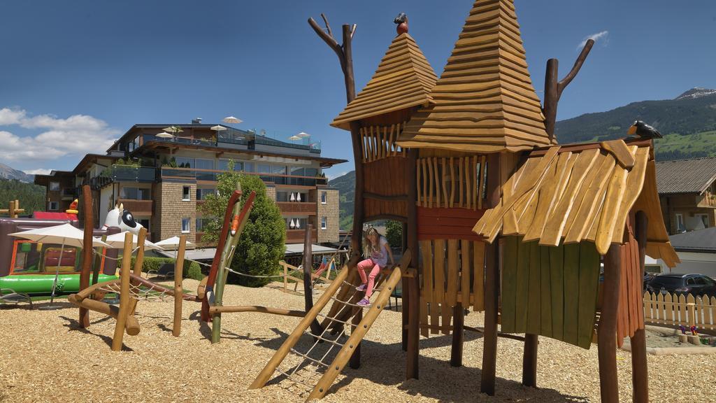 Alpina Zillertal . Family Lifestyle Kinderhotel フューゲン エクステリア 写真