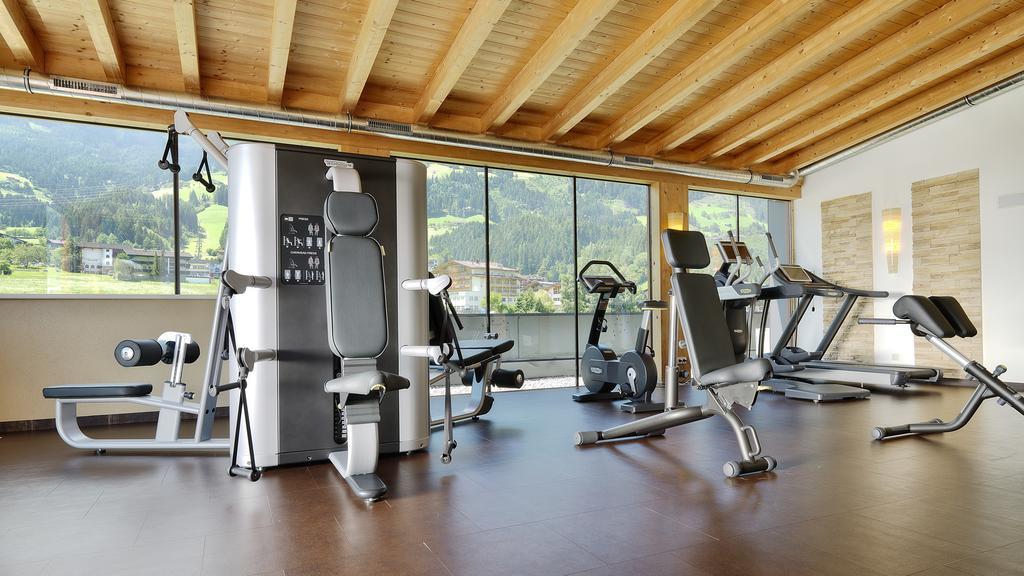 Alpina Zillertal . Family Lifestyle Kinderhotel フューゲン エクステリア 写真