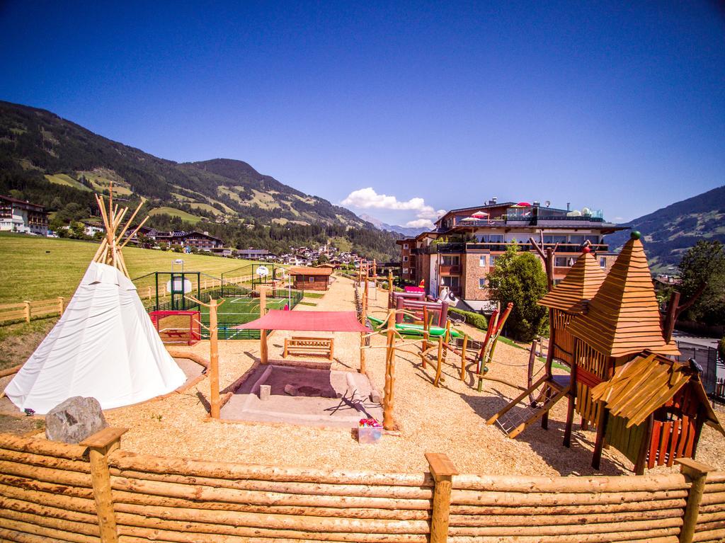 Alpina Zillertal . Family Lifestyle Kinderhotel フューゲン エクステリア 写真