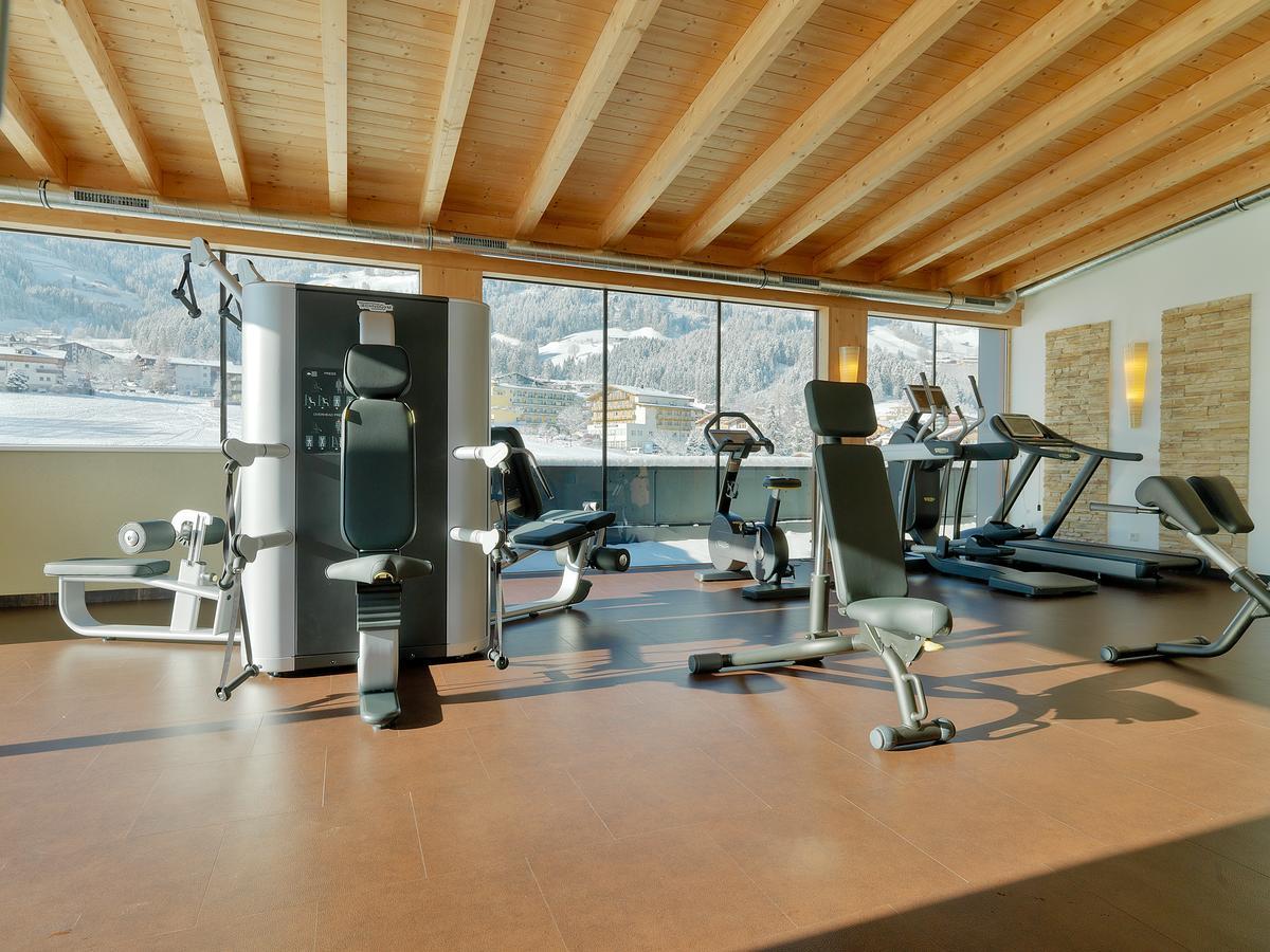 Alpina Zillertal . Family Lifestyle Kinderhotel フューゲン エクステリア 写真