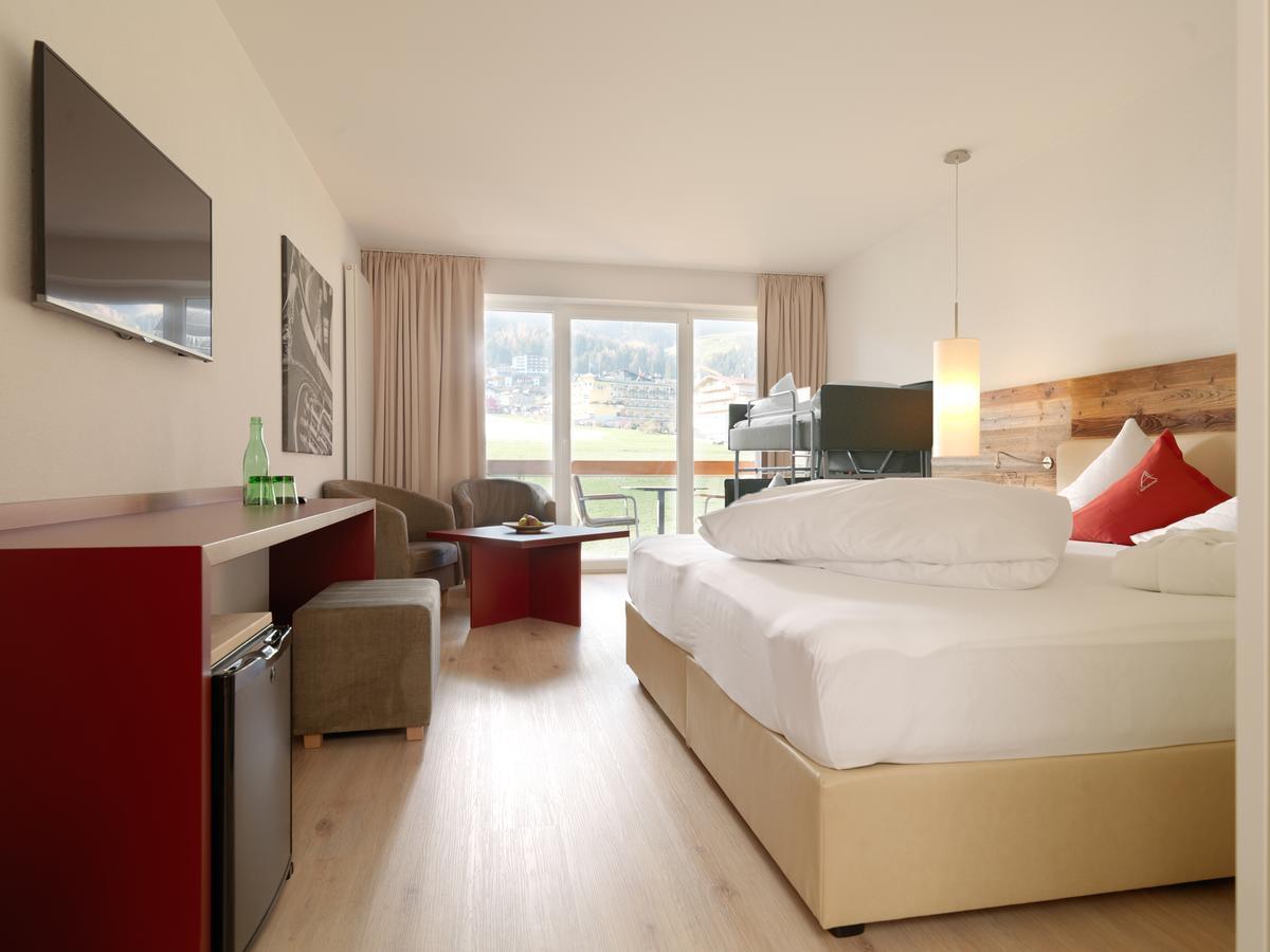 Alpina Zillertal . Family Lifestyle Kinderhotel フューゲン エクステリア 写真