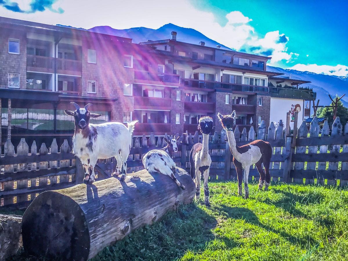 Alpina Zillertal . Family Lifestyle Kinderhotel フューゲン エクステリア 写真